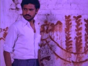 Satah Se Uthata Aadmi